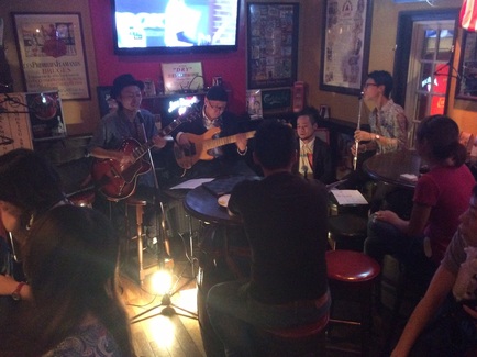 Live Music at Man in the Moon Pub Japan